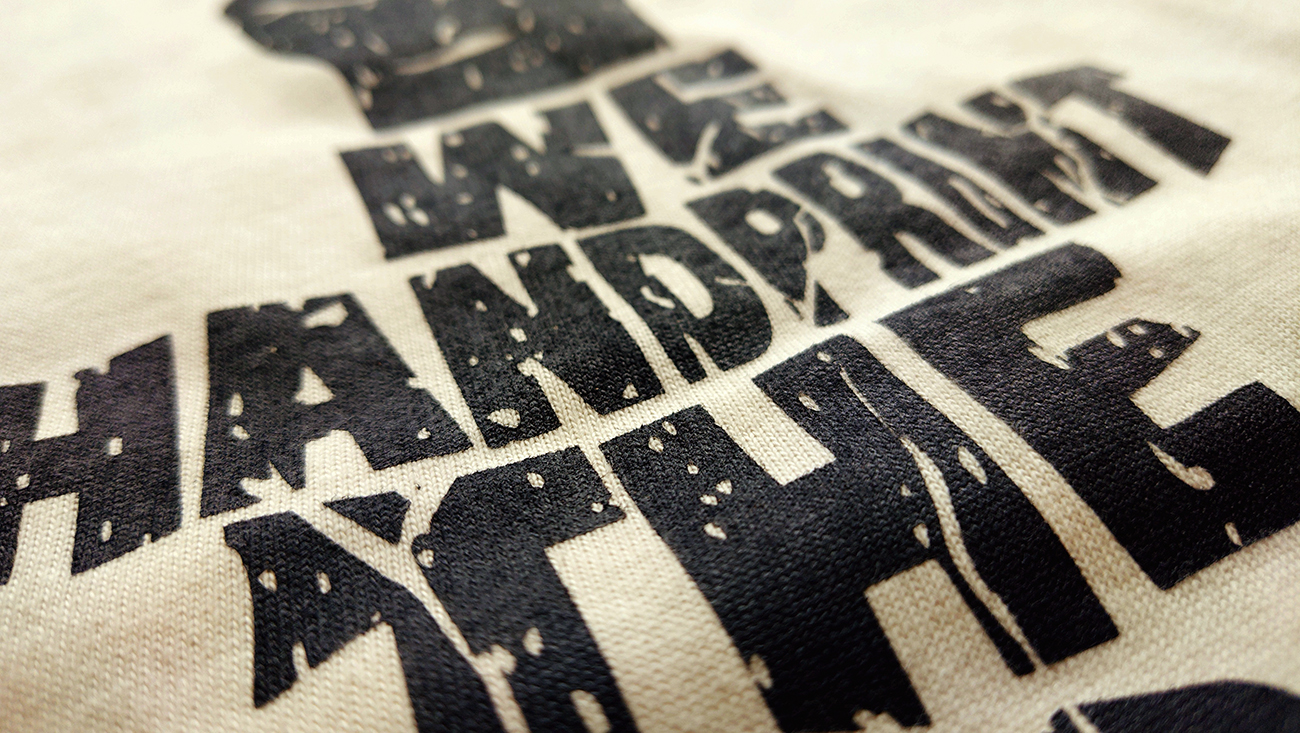 H.sketchスタッフユニフォームのプリント部分アップ